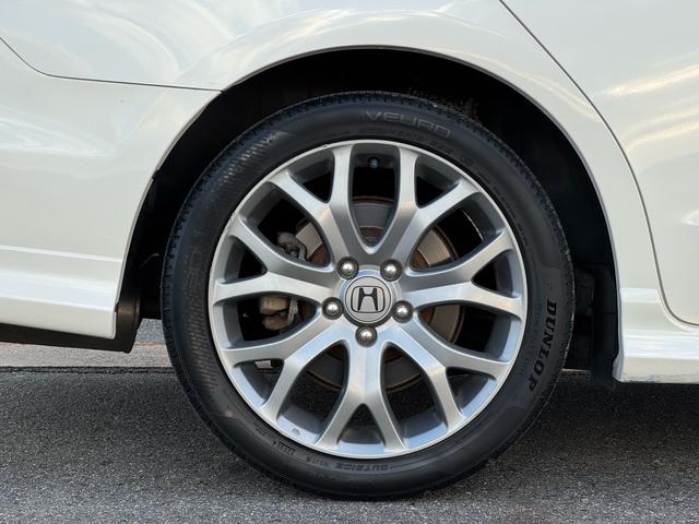 オデッセイ アブソルート 7人乗り 3列シート インターナビ ワンセグ ETC 全周囲カメラ 本革+ファブリックシート アルミホイール クルーズコントロール キーレス ディスチャージヘッドライト(14枚目)