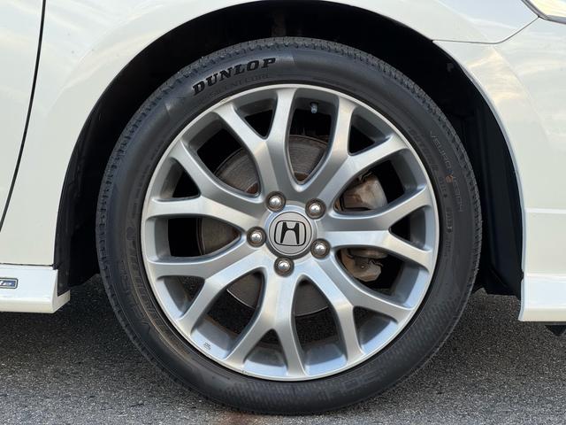 オデッセイ アブソルート 7人乗り 3列シート インターナビ ワンセグ ETC 全周囲カメラ 本革+ファブリックシート アルミホイール クルーズコントロール キーレス ディスチャージヘッドライト(15枚目)