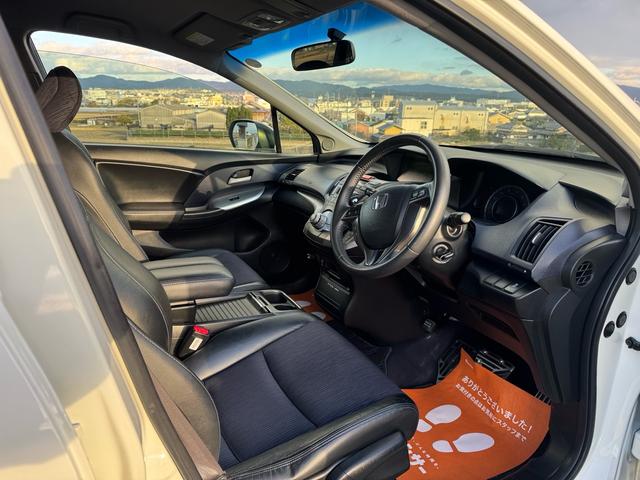 オデッセイ アブソルート 7人乗り 3列シート インターナビ ワンセグ ETC 全周囲カメラ 本革+ファブリックシート アルミホイール クルーズコントロール キーレス ディスチャージヘッドライト(23枚目)