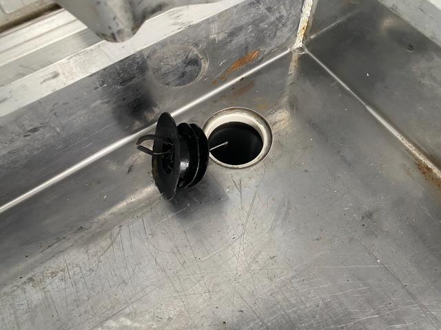 キャンター 　２ｔ　冷凍車　－３０℃設定　準中型　２トン　冷蔵冷凍車　サイドスライド扉　オートマ　ＡＴ　２ペダル　ラッシング１段　９０度ストッパー　水抜き穴２か所　床ステンレス　積載量２．０００ｋｇ　ターボ車（15枚目）