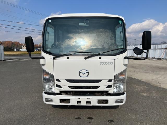 タイタントラック 　２ｔ　ダブルキャブ　標準ロング　準中型　６人乗り　２トン　Ｗキャブ　オートマ　ＡＴ　２ペダル　内フック　３方開　電動格納ミラー　ハイキャブ　ターボ車　積載量１．８００ｋｇ　荷台鉄板張り　坂道補助装置（3枚目）