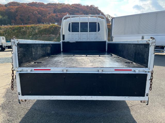 タイタントラック 　２ｔ　ダブルキャブ　標準ロング　準中型　６人乗り　２トン　Ｗキャブ　オートマ　ＡＴ　２ペダル　内フック　３方開　電動格納ミラー　ハイキャブ　ターボ車　積載量１．８００ｋｇ　荷台鉄板張り　坂道補助装置（9枚目）