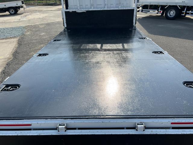 タイタントラック 　２ｔ　ダブルキャブ　標準ロング　準中型　６人乗り　２トン　Ｗキャブ　オートマ　ＡＴ　２ペダル　内フック　３方開　電動格納ミラー　ハイキャブ　ターボ車　積載量１．８００ｋｇ　荷台鉄板張り　坂道補助装置（10枚目）