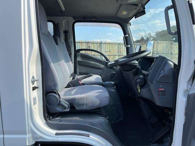 タイタントラック 　２ｔ　ダブルキャブ　標準ロング　準中型　６人乗り　２トン　Ｗキャブ　オートマ　ＡＴ　２ペダル　内フック　３方開　電動格納ミラー　ハイキャブ　ターボ車　積載量１．８００ｋｇ　荷台鉄板張り　坂道補助装置（24枚目）