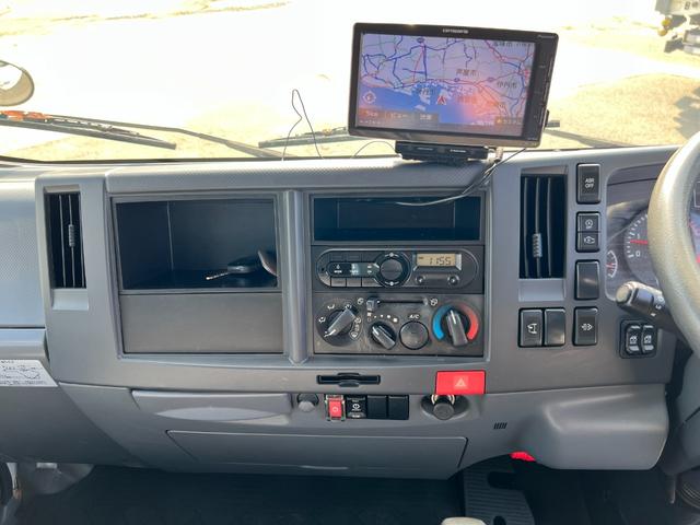 タイタントラック 　２ｔ　ダブルキャブ　標準ロング　準中型　６人乗り　２トン　Ｗキャブ　オートマ　ＡＴ　２ペダル　内フック　３方開　電動格納ミラー　ハイキャブ　ターボ車　積載量１．８００ｋｇ　荷台鉄板張り　坂道補助装置（28枚目）