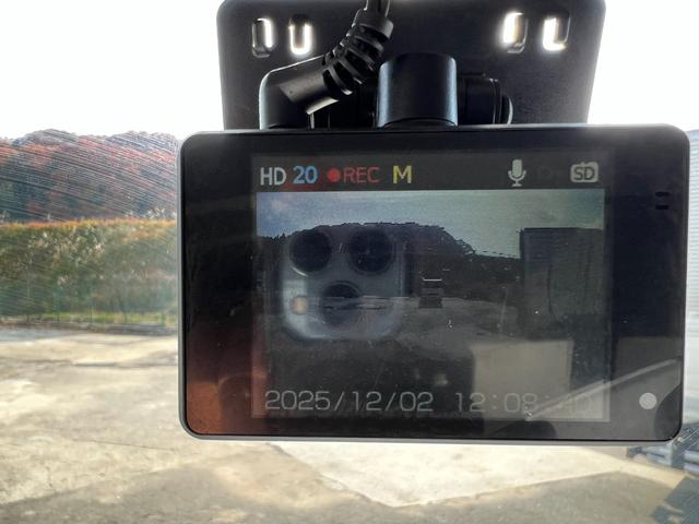 タイタントラック 　２ｔ　ダブルキャブ　標準ロング　準中型　６人乗り　２トン　Ｗキャブ　オートマ　ＡＴ　２ペダル　内フック　３方開　電動格納ミラー　ハイキャブ　ターボ車　積載量１．８００ｋｇ　荷台鉄板張り　坂道補助装置（30枚目）