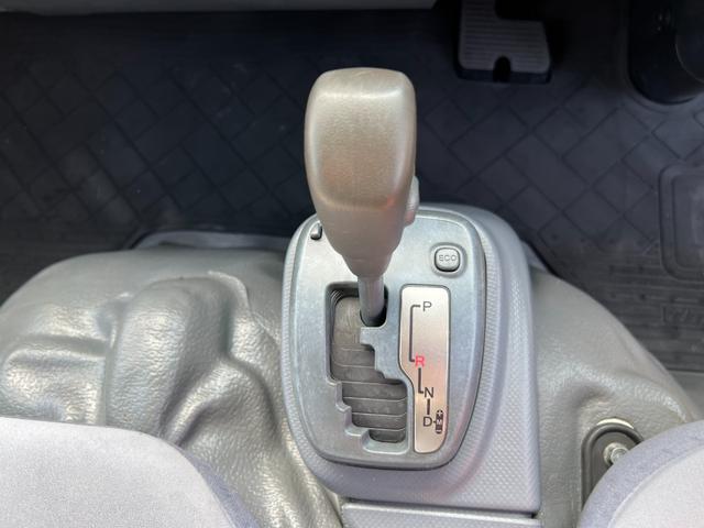 タイタントラック 　２ｔ　ダブルキャブ　標準ロング　準中型　６人乗り　２トン　Ｗキャブ　オートマ　ＡＴ　２ペダル　内フック　３方開　電動格納ミラー　ハイキャブ　ターボ車　積載量１．８００ｋｇ　荷台鉄板張り　坂道補助装置（31枚目）