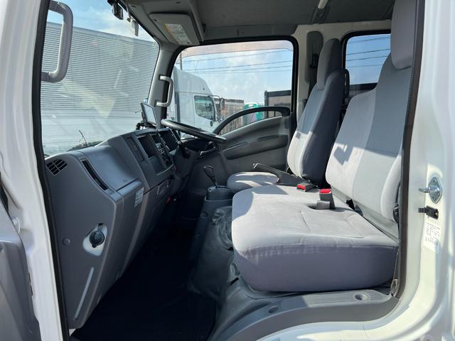 タイタントラック 　２ｔ　ダブルキャブ　標準ロング　準中型　６人乗り　２トン　Ｗキャブ　オートマ　ＡＴ　２ペダル　内フック　３方開　電動格納ミラー　ハイキャブ　ターボ車　積載量１．８００ｋｇ　荷台鉄板張り　坂道補助装置（33枚目）