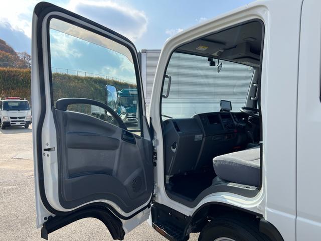 タイタントラック 　２ｔ　ダブルキャブ　標準ロング　準中型　６人乗り　２トン　Ｗキャブ　オートマ　ＡＴ　２ペダル　内フック　３方開　電動格納ミラー　ハイキャブ　ターボ車　積載量１．８００ｋｇ　荷台鉄板張り　坂道補助装置（34枚目）