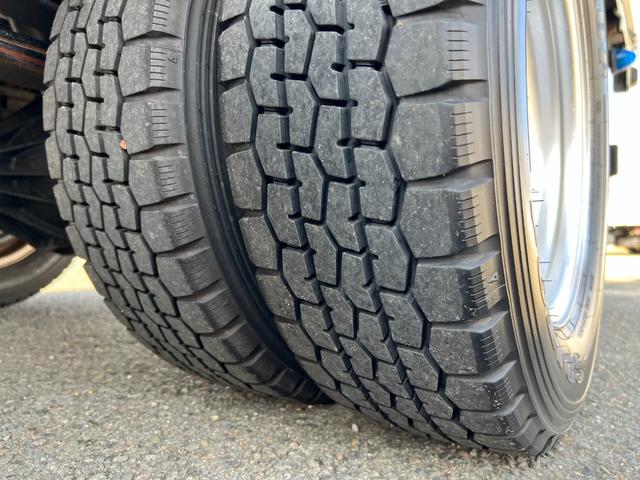 タイタントラック 　２ｔ　ダブルキャブ　標準ロング　準中型　６人乗り　２トン　Ｗキャブ　オートマ　ＡＴ　２ペダル　内フック　３方開　電動格納ミラー　ハイキャブ　ターボ車　積載量１．８００ｋｇ　荷台鉄板張り　坂道補助装置（56枚目）