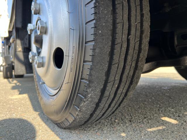 タイタントラック 　２ｔ　ダブルキャブ　標準ロング　準中型　６人乗り　２トン　Ｗキャブ　オートマ　ＡＴ　２ペダル　内フック　３方開　電動格納ミラー　ハイキャブ　ターボ車　積載量１．８００ｋｇ　荷台鉄板張り　坂道補助装置（58枚目）