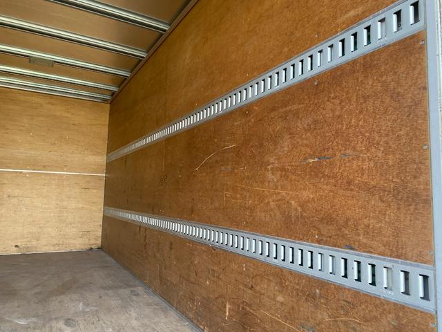 エルフトラック 　２ｔ　アルミバン　標準ロング　内高２０４ｃｍ　２トン　バン　リア３枚扉　サイドスライド扉　ラッシング２段　バックモニター　ミッション　電動格納ミラー　坂道補助装置　日本フルハーフ　積載量２．０００ｋｇ（13枚目）