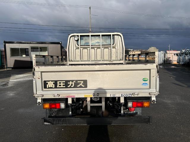 キャンター 　２ｔ　ダブルキャブ　６人乗り　リアヒーター　準中型　２トン　Ｗキャブ　オートマ　ＡＴ　２ペダル　ホイールライナー　３方開　グリルメッキ　コーナーメッキ　バンパーメッキ　積載量１．５００ｋｇ　ターボ車（6枚目）