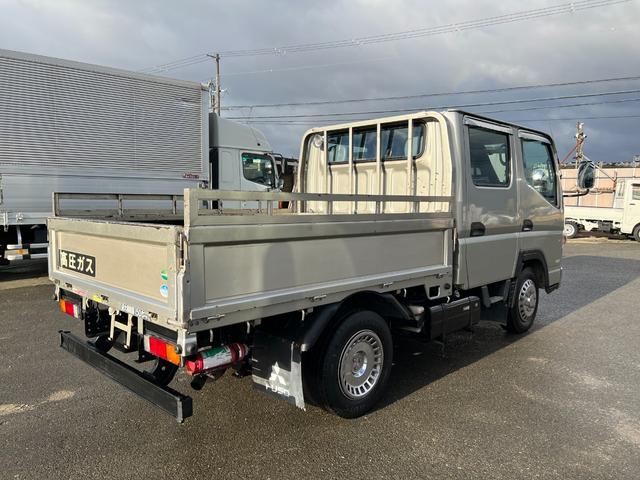 キャンター 　２ｔ　ダブルキャブ　６人乗り　リアヒーター　準中型　２トン　Ｗキャブ　オートマ　ＡＴ　２ペダル　ホイールライナー　３方開　グリルメッキ　コーナーメッキ　バンパーメッキ　積載量１．５００ｋｇ　ターボ車（7枚目）