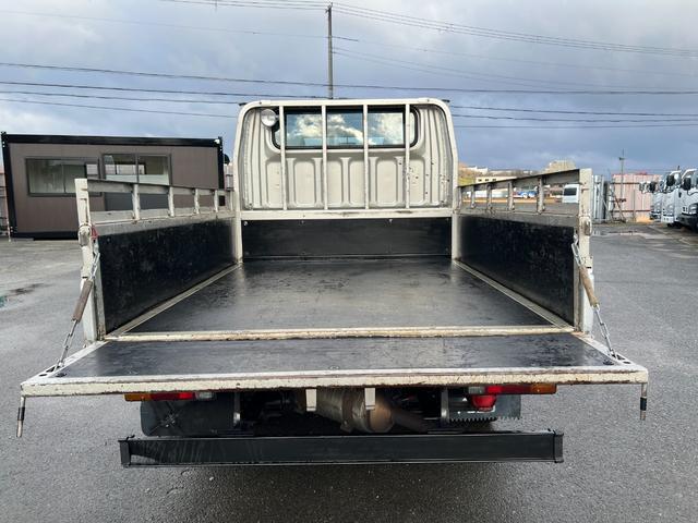 キャンター 　２ｔ　ダブルキャブ　６人乗り　リアヒーター　準中型　２トン　Ｗキャブ　オートマ　ＡＴ　２ペダル　ホイールライナー　３方開　グリルメッキ　コーナーメッキ　バンパーメッキ　積載量１．５００ｋｇ　ターボ車（8枚目）