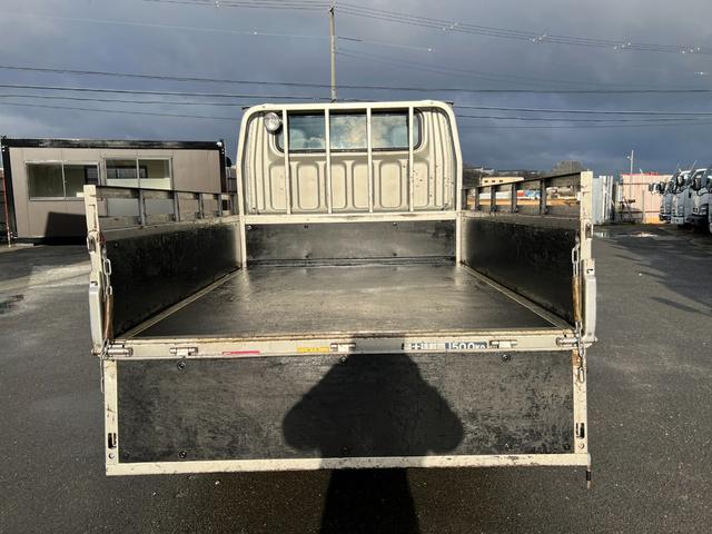 キャンター 　２ｔ　ダブルキャブ　６人乗り　リアヒーター　準中型　２トン　Ｗキャブ　オートマ　ＡＴ　２ペダル　ホイールライナー　３方開　グリルメッキ　コーナーメッキ　バンパーメッキ　積載量１．５００ｋｇ　ターボ車（9枚目）