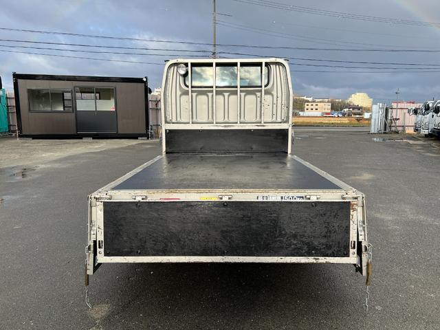 キャンター 　２ｔ　ダブルキャブ　６人乗り　リアヒーター　準中型　２トン　Ｗキャブ　オートマ　ＡＴ　２ペダル　ホイールライナー　３方開　グリルメッキ　コーナーメッキ　バンパーメッキ　積載量１．５００ｋｇ　ターボ車（13枚目）