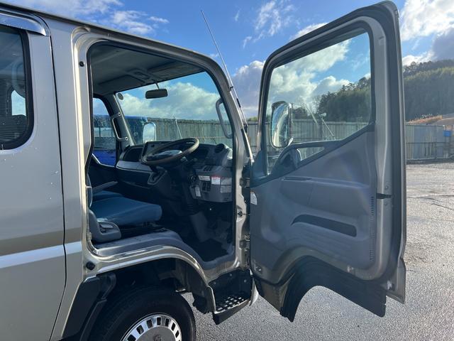 キャンター 　２ｔ　ダブルキャブ　６人乗り　リアヒーター　準中型　２トン　Ｗキャブ　オートマ　ＡＴ　２ペダル　ホイールライナー　３方開　グリルメッキ　コーナーメッキ　バンパーメッキ　積載量１．５００ｋｇ　ターボ車（20枚目）