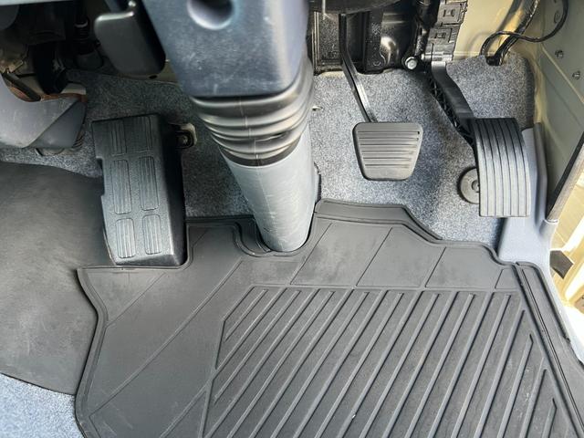 キャンター 　２ｔ　ダブルキャブ　６人乗り　リアヒーター　準中型　２トン　Ｗキャブ　オートマ　ＡＴ　２ペダル　ホイールライナー　３方開　グリルメッキ　コーナーメッキ　バンパーメッキ　積載量１．５００ｋｇ　ターボ車（28枚目）