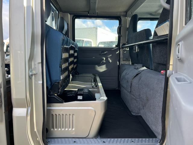 キャンター 　２ｔ　ダブルキャブ　６人乗り　リアヒーター　準中型　２トン　Ｗキャブ　オートマ　ＡＴ　２ペダル　ホイールライナー　３方開　グリルメッキ　コーナーメッキ　バンパーメッキ　積載量１．５００ｋｇ　ターボ車（35枚目）