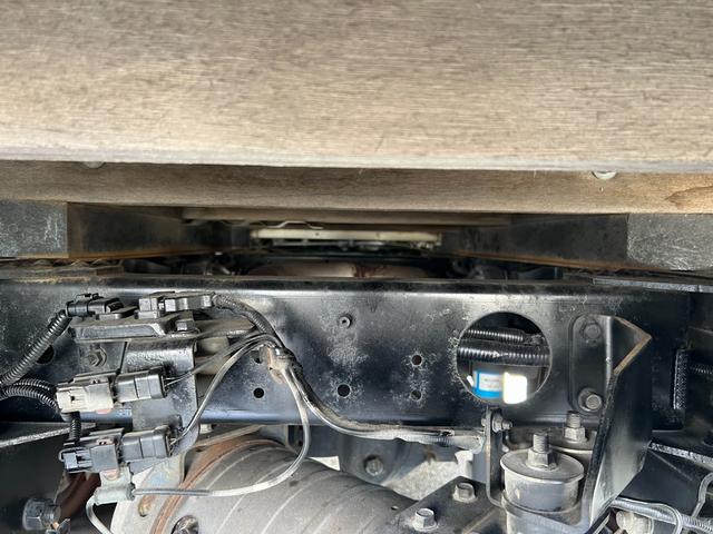 キャンター 　２ｔ　ダブルキャブ　６人乗り　リアヒーター　準中型　２トン　Ｗキャブ　オートマ　ＡＴ　２ペダル　ホイールライナー　３方開　グリルメッキ　コーナーメッキ　バンパーメッキ　積載量１．５００ｋｇ　ターボ車（44枚目）