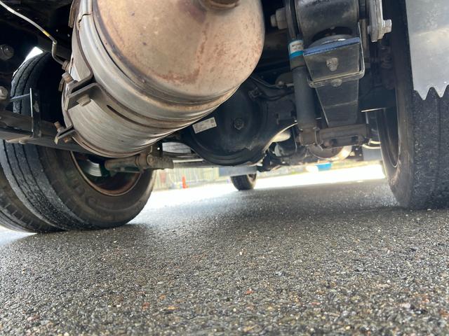 キャンター 　２ｔ　ダブルキャブ　６人乗り　リアヒーター　準中型　２トン　Ｗキャブ　オートマ　ＡＴ　２ペダル　ホイールライナー　３方開　グリルメッキ　コーナーメッキ　バンパーメッキ　積載量１．５００ｋｇ　ターボ車（45枚目）