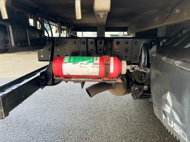 キャンター 　２ｔ　ダブルキャブ　６人乗り　リアヒーター　準中型　２トン　Ｗキャブ　オートマ　ＡＴ　２ペダル　ホイールライナー　３方開　グリルメッキ　コーナーメッキ　バンパーメッキ　積載量１．５００ｋｇ　ターボ車（46枚目）