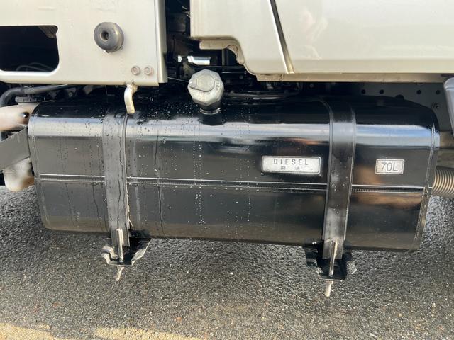 キャンター 　２ｔ　ダブルキャブ　６人乗り　リアヒーター　準中型　２トン　Ｗキャブ　オートマ　ＡＴ　２ペダル　ホイールライナー　３方開　グリルメッキ　コーナーメッキ　バンパーメッキ　積載量１．５００ｋｇ　ターボ車（48枚目）