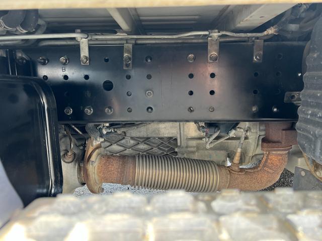 キャンター 　２ｔ　ダブルキャブ　６人乗り　リアヒーター　準中型　２トン　Ｗキャブ　オートマ　ＡＴ　２ペダル　ホイールライナー　３方開　グリルメッキ　コーナーメッキ　バンパーメッキ　積載量１．５００ｋｇ　ターボ車（49枚目）