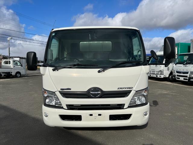 デュトロ 　２ｔ　平ボディ　準中型　ワイドロング　２トン　ヒラボディ　ミッション　ターボ車　バックモニター　電動格納ミラー　坂道補助装置　積載量２．０００ｋｇ　ＥＴＣ　車両総重量４．９４５ｋｇアイドリングストップ（3枚目）