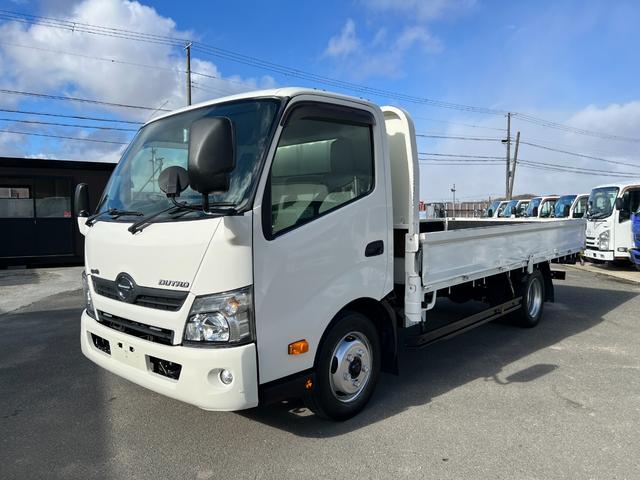 デュトロ 　２ｔ　平ボディ　準中型　ワイドロング　２トン　ヒラボディ　ミッション　ターボ車　バックモニター　電動格納ミラー　坂道補助装置　積載量２．０００ｋｇ　ＥＴＣ　車両総重量４．９４５ｋｇアイドリングストップ（4枚目）