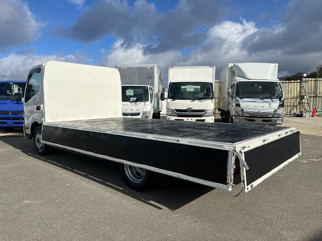 デュトロ 　２ｔ　平ボディ　準中型　ワイドロング　２トン　ヒラボディ　ミッション　ターボ車　バックモニター　電動格納ミラー　坂道補助装置　積載量２．０００ｋｇ　ＥＴＣ　車両総重量４．９４５ｋｇアイドリングストップ（11枚目）