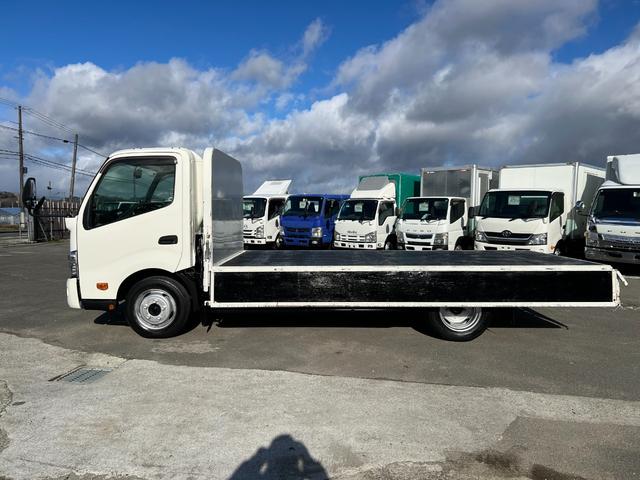 デュトロ 　２ｔ　平ボディ　準中型　ワイドロング　２トン　ヒラボディ　ミッション　ターボ車　バックモニター　電動格納ミラー　坂道補助装置　積載量２．０００ｋｇ　ＥＴＣ　車両総重量４．９４５ｋｇアイドリングストップ（16枚目）