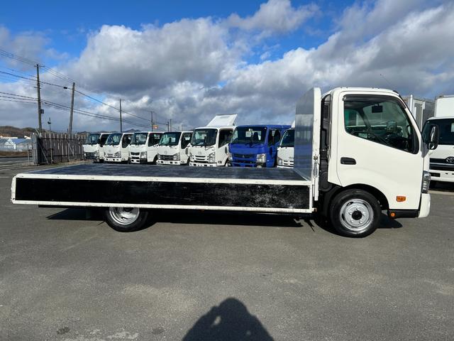 デュトロ 　２ｔ　平ボディ　準中型　ワイドロング　２トン　ヒラボディ　ミッション　ターボ車　バックモニター　電動格納ミラー　坂道補助装置　積載量２．０００ｋｇ　ＥＴＣ　車両総重量４．９４５ｋｇアイドリングストップ（18枚目）