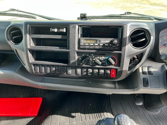 デュトロ 　２ｔ　平ボディ　準中型　ワイドロング　２トン　ヒラボディ　ミッション　ターボ車　バックモニター　電動格納ミラー　坂道補助装置　積載量２．０００ｋｇ　ＥＴＣ　車両総重量４．９４５ｋｇアイドリングストップ（25枚目）