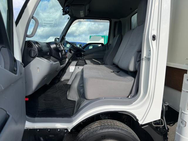 デュトロ 　２ｔ　平ボディ　準中型　ワイドロング　２トン　ヒラボディ　ミッション　ターボ車　バックモニター　電動格納ミラー　坂道補助装置　積載量２．０００ｋｇ　ＥＴＣ　車両総重量４．９４５ｋｇアイドリングストップ（30枚目）