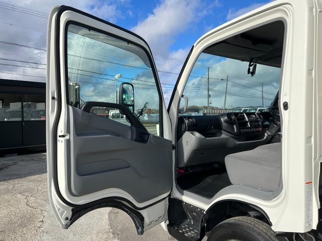 デュトロ 　２ｔ　平ボディ　準中型　ワイドロング　２トン　ヒラボディ　ミッション　ターボ車　バックモニター　電動格納ミラー　坂道補助装置　積載量２．０００ｋｇ　ＥＴＣ　車両総重量４．９４５ｋｇアイドリングストップ（31枚目）