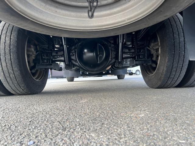 デュトロ 　２ｔ　平ボディ　準中型　ワイドロング　２トン　ヒラボディ　ミッション　ターボ車　バックモニター　電動格納ミラー　坂道補助装置　積載量２．０００ｋｇ　ＥＴＣ　車両総重量４．９４５ｋｇアイドリングストップ（40枚目）