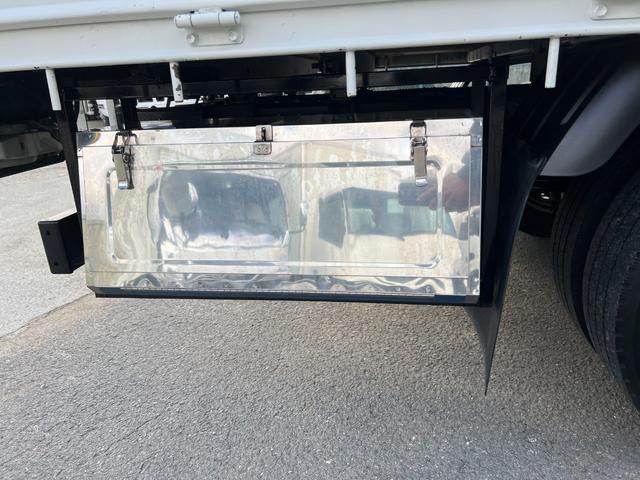 デュトロ 　２ｔ　平ボディ　準中型　ワイドロング　２トン　ヒラボディ　ミッション　ターボ車　バックモニター　電動格納ミラー　坂道補助装置　積載量２．０００ｋｇ　ＥＴＣ　車両総重量４．９４５ｋｇアイドリングストップ（41枚目）