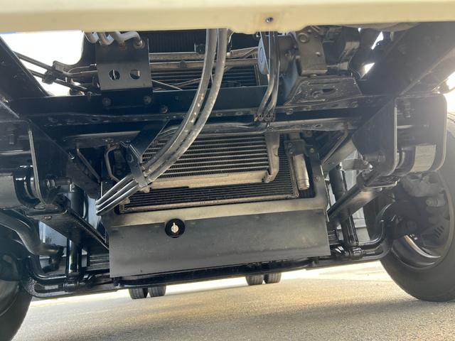 デュトロ 　２ｔ　平ボディ　準中型　ワイドロング　２トン　ヒラボディ　ミッション　ターボ車　バックモニター　電動格納ミラー　坂道補助装置　積載量２．０００ｋｇ　ＥＴＣ　車両総重量４．９４５ｋｇアイドリングストップ（46枚目）