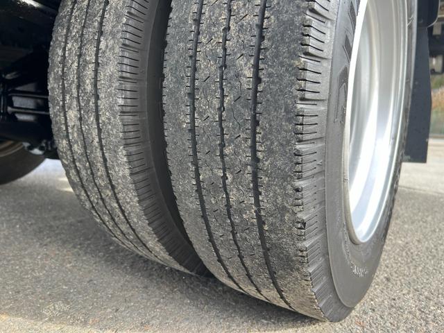 デュトロ 　２ｔ　平ボディ　準中型　ワイドロング　２トン　ヒラボディ　ミッション　ターボ車　バックモニター　電動格納ミラー　坂道補助装置　積載量２．０００ｋｇ　ＥＴＣ　車両総重量４．９４５ｋｇアイドリングストップ（48枚目）