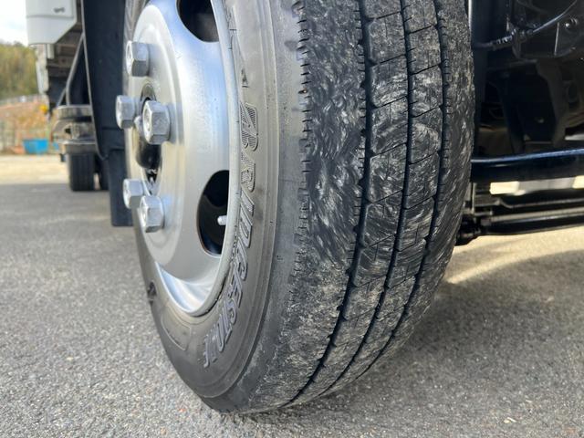 デュトロ 　２ｔ　平ボディ　準中型　ワイドロング　２トン　ヒラボディ　ミッション　ターボ車　バックモニター　電動格納ミラー　坂道補助装置　積載量２．０００ｋｇ　ＥＴＣ　車両総重量４．９４５ｋｇアイドリングストップ（49枚目）