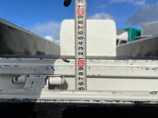 デュトロ 　２ｔ　平ボディ　準中型　ワイドロング　２トン　ヒラボディ　ミッション　ターボ車　バックモニター　電動格納ミラー　坂道補助装置　積載量２．０００ｋｇ　ＥＴＣ　車両総重量４．９４５ｋｇアイドリングストップ（55枚目）