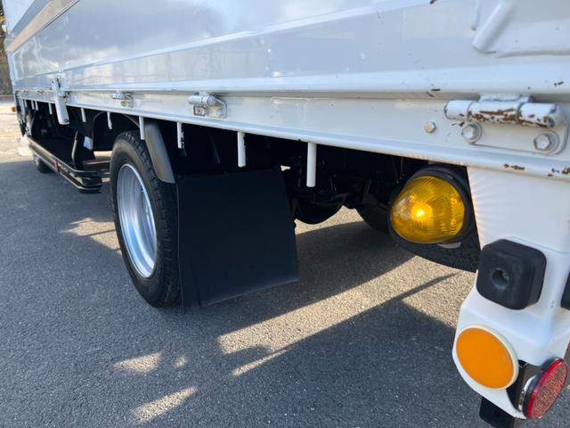 デュトロ 　２ｔ　平ボディ　準中型　ワイドロング　２トン　ヒラボディ　ミッション　ターボ車　バックモニター　電動格納ミラー　坂道補助装置　積載量２．０００ｋｇ　ＥＴＣ　車両総重量４．９４５ｋｇアイドリングストップ（56枚目）