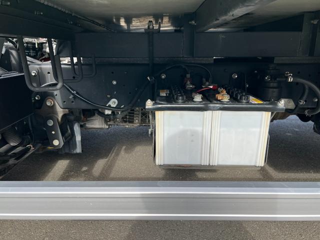 デュトロ 2t アルミバン ワイドロング 荷台キルティング張り 2トン バン 床鉄板張り ラッシング2段 ホイールライナー バックモニター ミッション ターボ 電動格納ミラー 坂道補助装置 積載量2.000kg(32枚目)