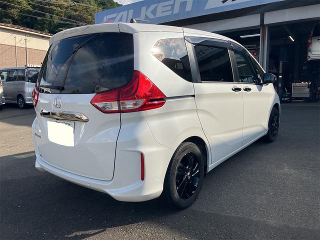 フリード Ｇブラックスタイル　ナビＴＶ　ドライブレコーダー前後　両側電動スライドドア　ＥＴＣ　純正アルミホイール　スマートキー　プッシュ式エンジンスタート　バックカメラ　６人乗り（5枚目）