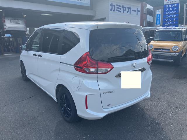 フリード Ｇブラックスタイル　ナビＴＶ　ドライブレコーダー前後　両側電動スライドドア　ＥＴＣ　純正アルミホイール　スマートキー　プッシュ式エンジンスタート　バックカメラ　６人乗り（7枚目）