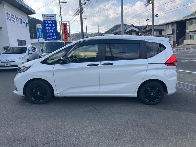 フリード Ｇブラックスタイル　ナビＴＶ　ドライブレコーダー前後　両側電動スライドドア　ＥＴＣ　純正アルミホイール　スマートキー　プッシュ式エンジンスタート　バックカメラ　６人乗り（8枚目）