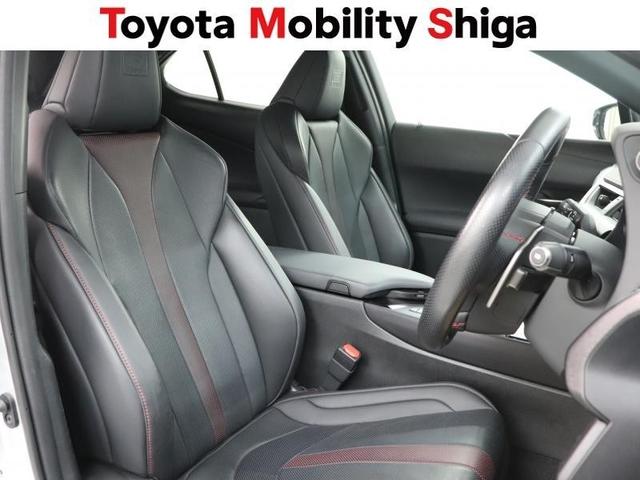 ＵＸ ＵＸ２５０ｈ　Ｆスポーツ　革シート　４ＷＤ　フルセグ　メモリーナビ　ＤＶＤ再生　ミュージックプレイヤー接続可　バックカメラ　衝突被害軽減システム　ＥＴＣ　ＬＥＤヘッドランプ　ワンオーナー（13枚目）