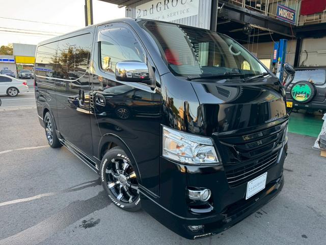 ＮＶ３５０キャラバンバン ロングプレミアムＧＸクロムギアパックバージョンブラク　シルクブレイズエアロ・１７ＡＷ・ヨコハマホワイトレター・ＬＥＤヘッド・グリル・リアスポ・社外テール・ロングバイザー・ＫＹＢショック・ナビ・ＴＶ・Ｂｔ接続・Ｂカメラ・コンビステア・レッドシートカバ・禁煙（3枚目）